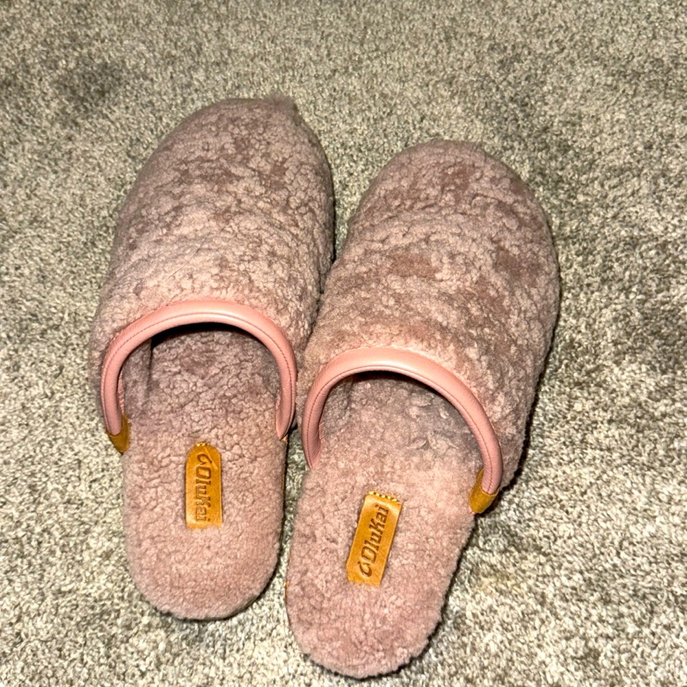 Olukai pink slippers
